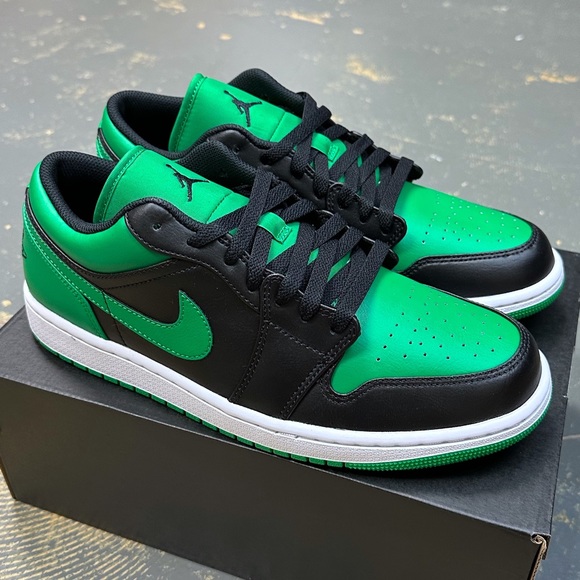 Nike Air Jordan 1 Low Black Lucky Green 553558-065 Pine Toe - Picture 4 of 9